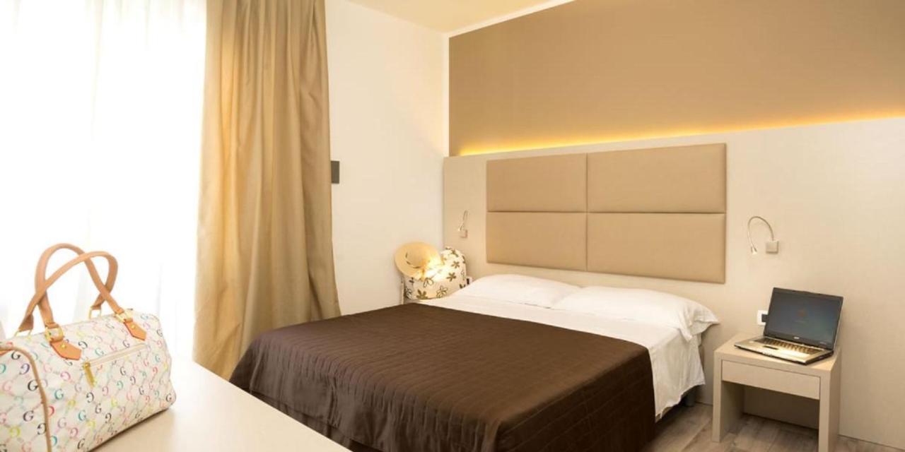Hotel Trevi Лідо-ді-Єзоло Екстер'єр фото
